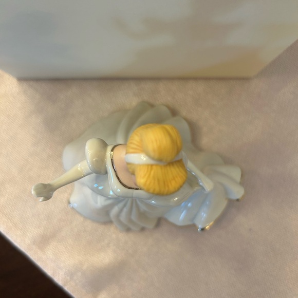 NIB Lenox Classics Disney Showcase Collection Cinderella - Picture 5 of 8